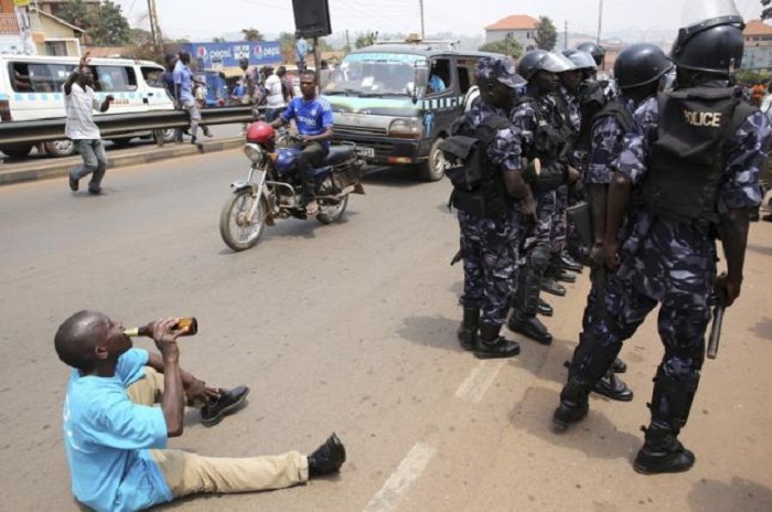 Uganda`s Museveni set to extend 30-year rule, opposition cries foul